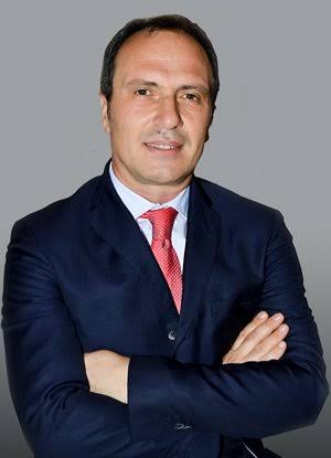 Ritratto del Dr Sokol Isaraj, chirurgo plastico a Tirana